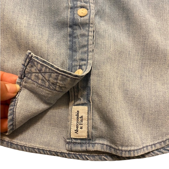 Abercrombie & Fitch light denim, button down shirt, NWT, size Small, $45 - Picture 5 of 7